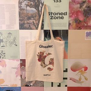 ♥︎glossier tote bag